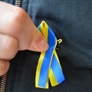 Nastro di solidarietà Svezia/Ucraina, spilla, nastro di sensibilizzazione giallo-blu, solidarietà, simpatia