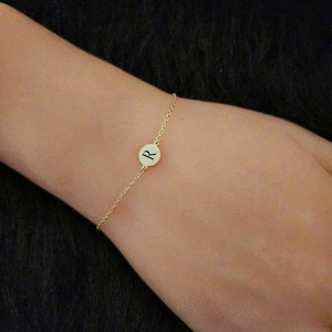 Disc Charm Bracelet 14k Gold Plain or Engraved  / Solid Gold / Round Personalized Bracelet / Monogram Bracelet / Layering Bracelet