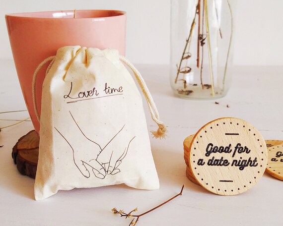 1 year anniversary gift ideas for girlfriend
