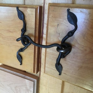 Leaf Hook Latch