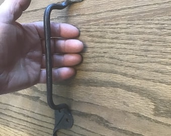Leaf barn door pull