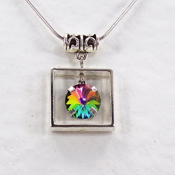 Collier pendentif Cadre carré cristal Swarovski Chatoyant Vitrail médium, multicolore, Rainbow, géométrique Chaîne serpent Argent antique