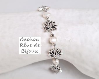 Lotus flower bracelet with freshwater pearls and genuine mother-of-pearl - Adjustable water lily bracelet for a romantic wedding
