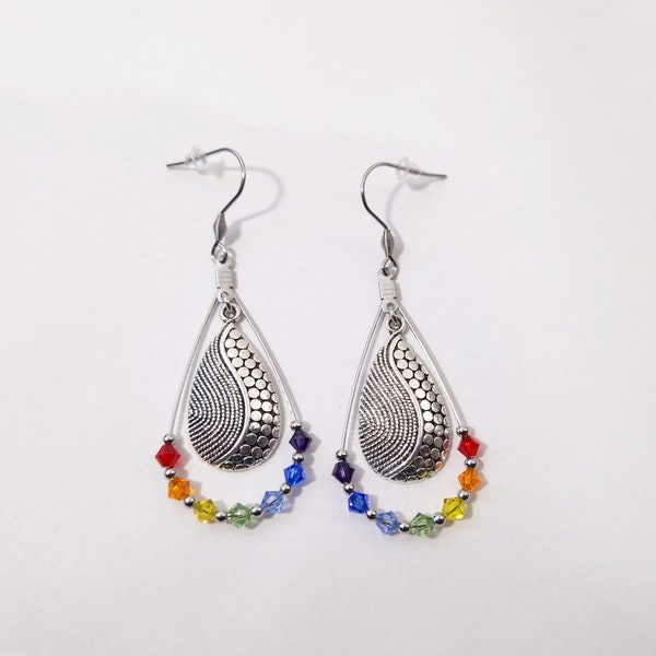 Boucles d’oreilles Gouttes ethniques Rainbow Arc-en-ciel Chakras 7 Toupies Cristal Swarovski Crochets Acier inoxydable hypoallergénique