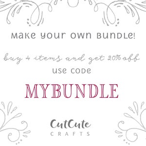 Op de afbeelding: Een witte achtergrond met een grijs bloemenontwerp boven en onder. De tekst "Make your own BUNDLE!" is grijs. De tekst "buy 4 items and get 20% off" is grijs. De tekst "use code MYBUNDLE" is bordeauxrood. De tekst "CutCute CRAFTS" is grijs.