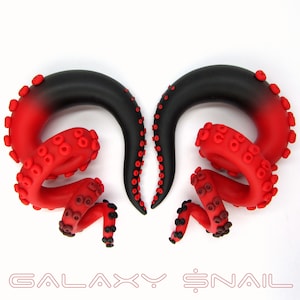 The Pastel Goth Tentacle Black and Red Gauges / Ohrringe / Stecker/ Fake Gauges 8g, 6g , 2g, 0g, 00g, 3/8", 1/2", 9/16", 5/8", 3/4", 7/8", 1"
