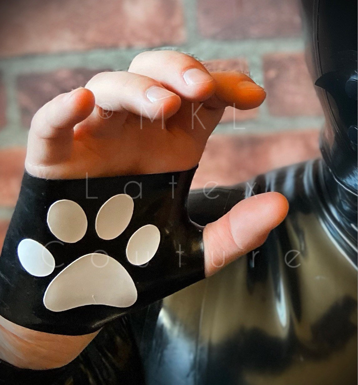 cat-paws-latex-gauntlet