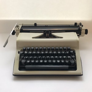 Working Vintage typewriter Lyubava Manual Typewriter with Hard Case 1987 GDR/  Old typewriter/ vintage typewriter