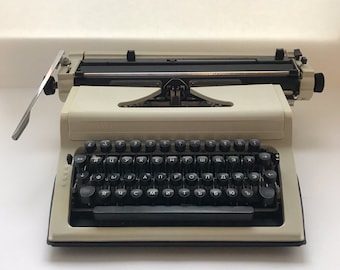 Working Vintage typewriter Lyubava Manual Typewriter with Hard Case 1987 GDR/  Old typewriter/ vintage typewriter