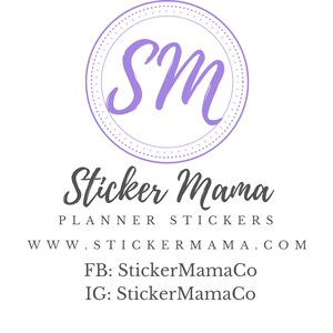 K&ouml;nnte beinhalten: Lilafarbenes Logo mit den Buchstaben "SM" in einem Kreis mit gepunktetem Rand. Der Text "Sticker Mama" befindet sich unter dem Kreis, gefolgt von "PLANNER STICKERS" und "WWW.STICKERMA.COM". Der Text "FB: StickerMamaCo" und "IG: StickerMamaCo" befindet sich unter der Website-Adresse.
