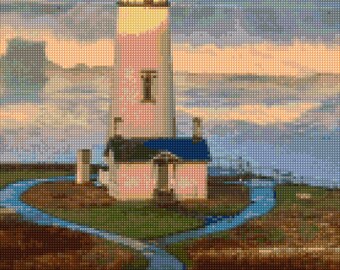 Puede incluir: Patrón de punto de cruz detallado de un faro al atardecer. El faro blanco, con la parte superior marrón, se encuentra en una colina cubierta de hierba. Un arroyo azul serpentea por el paisaje bajo un cielo nublado.