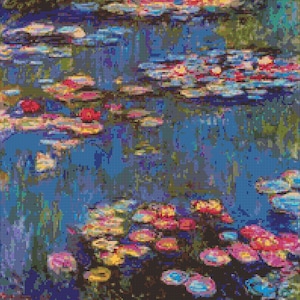 Puede incluir: Una pintura de nenúfares en un estanque. El agua es de un azul profundo y los nenúfares son rosas, amarillos y blancos. La pintura está realizada en un estilo que recuerda al impresionismo.