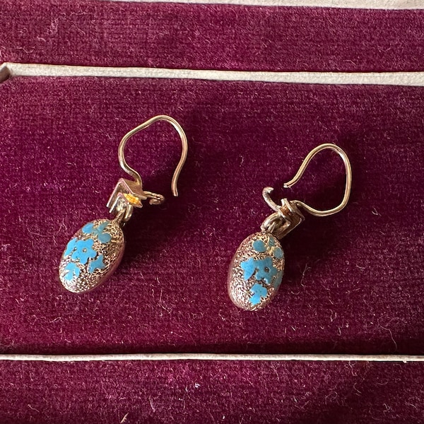 RARE 15K GOLD UTTERLY precious  Victorian egg drop dormeuse earrings blue enamelled forget me not flowers