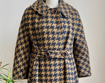 Vintage 1960s Wool Tweed Houndstooth Coat in a Camel and Grey Pattern S 4