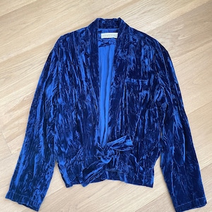 Vintage jaren 80 NORMA KAMALI blauw gekreukt/gemalen fluwelen jasje met stropdas M L