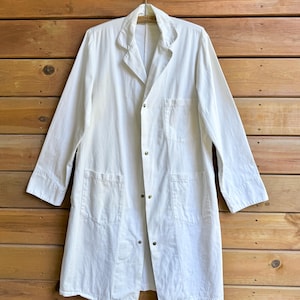 Vintage 1960er Jahre Weißer Baumwoll Twill Doctor Lab Chore Workwear Jacke Mantel Duster mit Snaps Union Made in Canada