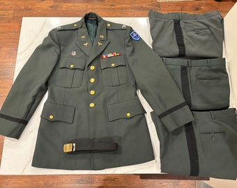 Uniforme du colonel de l'armée américaine avec trois ensembles de pantalons de costume taille 36R et une ceinture