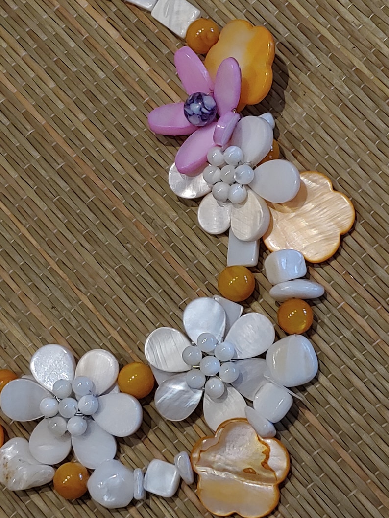Mother-of-Pearl Flower Necklace