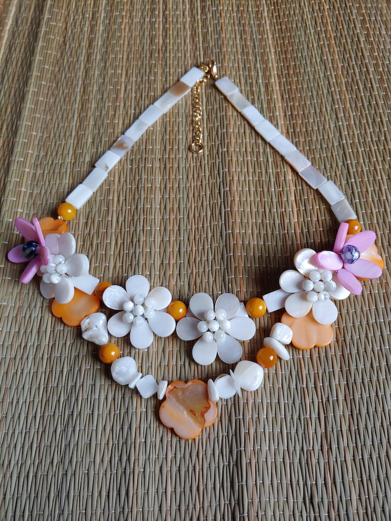 Mother-of-Pearl Flower Necklace