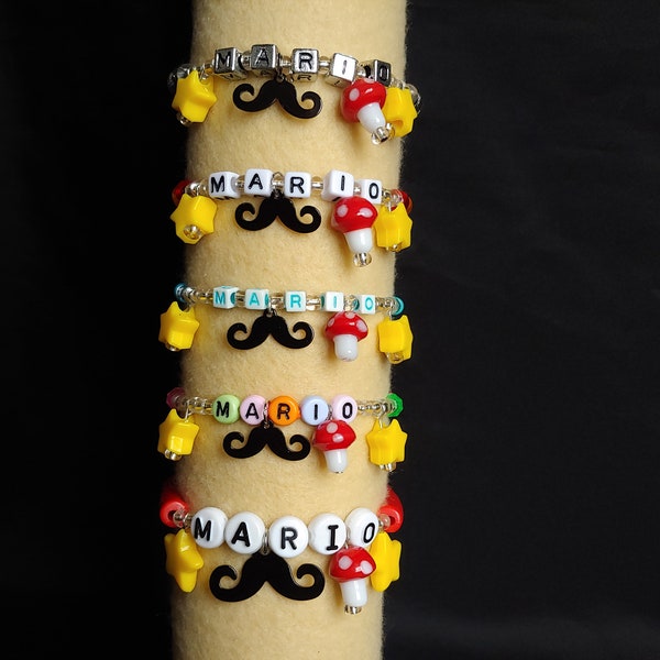 Bracelet extensible en perles de lettres de l'alphabet "MARIO" en plastique, verre et métal