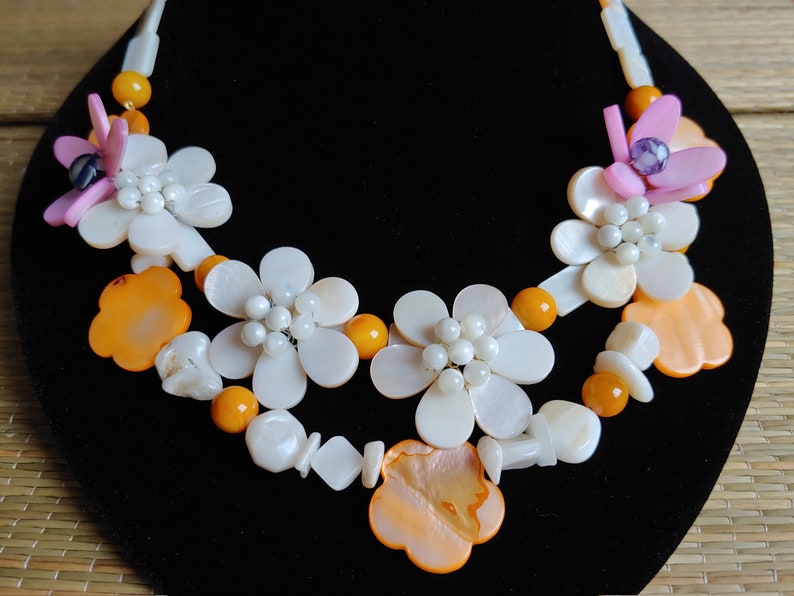 Mother-of-Pearl Flower Necklace