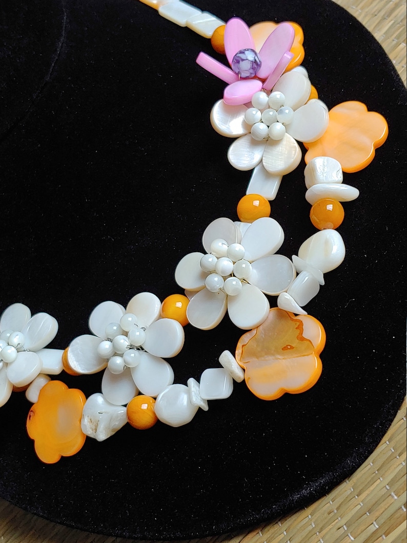 Mother-of-Pearl Flower Necklace