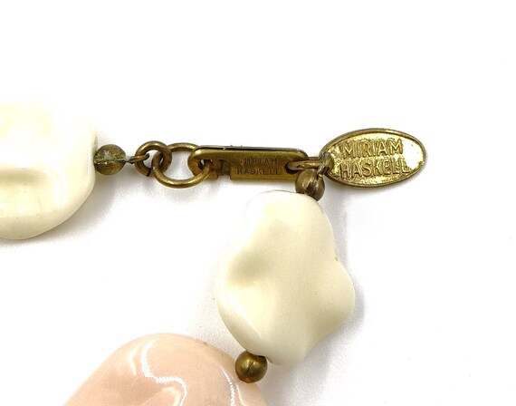 Miriam Haskell Pink And Cream Lucite Wavy Disc Be… - image 4