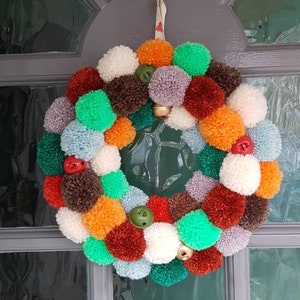 Pompom wreath image 4