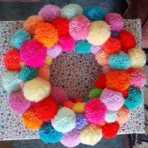 Pompom wreath image 2