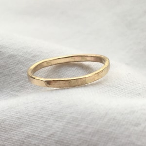 Solid 9ct gold hammered textured ring band. UK hallmark. Minimalist rough luxe wedding band stacking ring. 100% recycled 9ct gold. Thin band