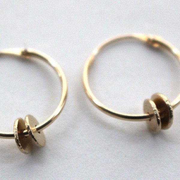 Minimalist 9ct yellow recycled gold 18mm creole hoops earrings with hand forged moveable round circle gold beads. Captain Peter jewellery