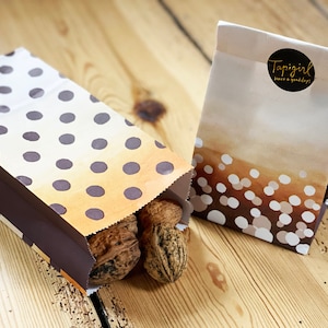 Paper gift bags dots