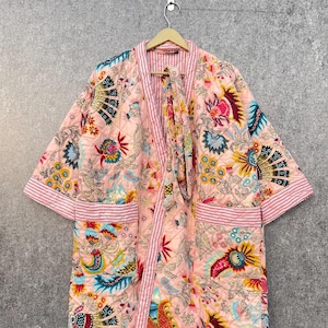 Bata acolchada de algodón con estampado floral hecha a mano: Chaqueta kimono para mujer