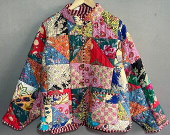 Veste en patchwork vintage, Veste courte en coton, Veste en coton matelassée, Cadeau pour elle, Veste toutes saisons, Veste en coton à fleurs,