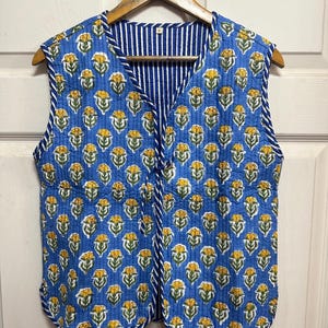 Cotton Quilted Waistcoat Vintage Style Quilted Vest Jackets, V-neck Floral Coat Holidays Gifts Sleeveless Jacket for Women Gifts