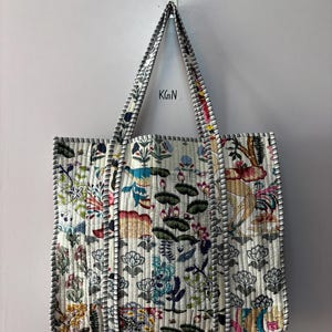 Witte handgemaakte gewatteerde katoenen draagtas: patchworkprint draagtas, mooie tas voor op de markt, ideaal als cadeau