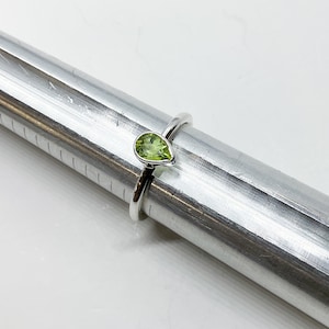 peridot ring peridot in sterling silver sterling silver ring peridot jewelry faceted peridot  gemstone 2