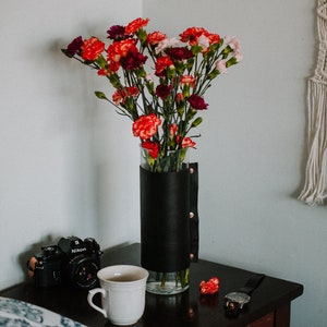 Leather Vase, Horween Leather Vase, Leather Houseware, Housewarming Gift, Flower Vase, Minimalist Vase, Minimalist, Dorm, Birthday Gift