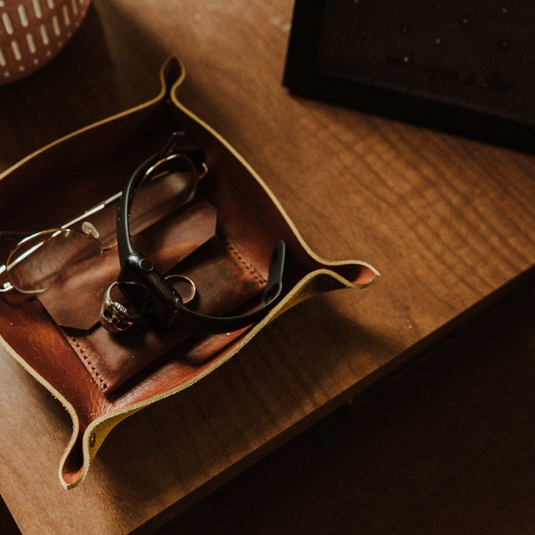 Valet Tray, Personalized Leather Catchall, Engraved Tray, Desk Organizer, EDC, Third Anniversary, Gift for Him/Her, Birthday Gift ,Dice Tray