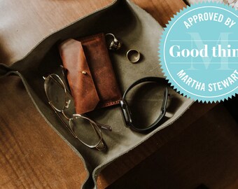Large Valet Tray. Personalized Leather Catchall. Engraved Tray. Anniversary Desk Organizer. EDC. Third Anniversary. Fathers Day .Dice Tray