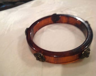 Vintage root beer bangle bracelet with brass lion head decorations