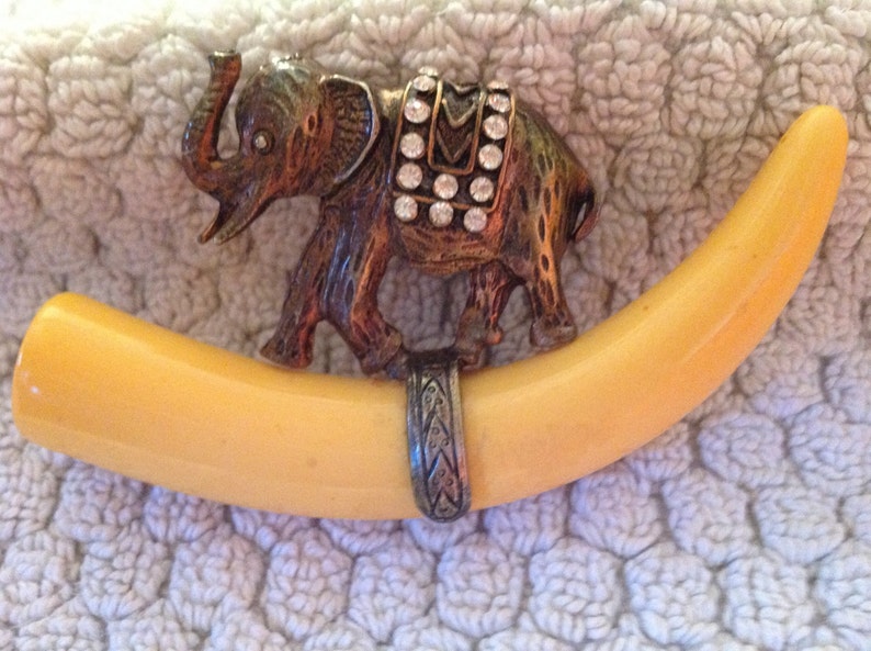 Vintage elephant pin with rhinestones /& Bakelite tusk
