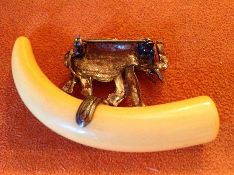 Vintage elephant pin with rhinestones /& Bakelite tusk