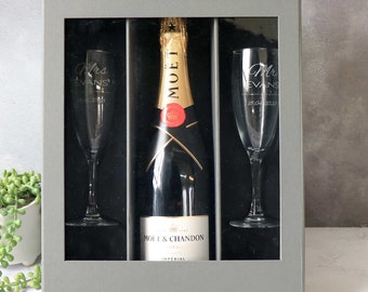 Champagne Flutes gift set Personalised, Champagne Wedding Gift, Set of two Bride and Groom champagne Glasses, Engraved Toasting Glasses,