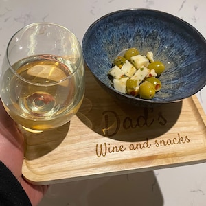 Personalized Wooden Wine and Snack Board - Drink Holder for BBQs and Parties