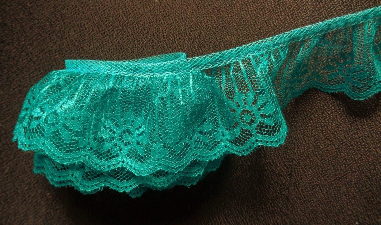 Ruffle Lace Trim 1 inch wide white//silver color selling by the yard