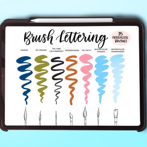 Puede incluir: La pantalla de una tableta digital muestra una tabla de 25 pinceles Procreate para lettering con pincel. La tabla muestra el nombre de cada pincel y una muestra del trazo del pincel en diferentes colores. El texto "Brush Lettering" est&aacute; en la parte superior de la pantalla.