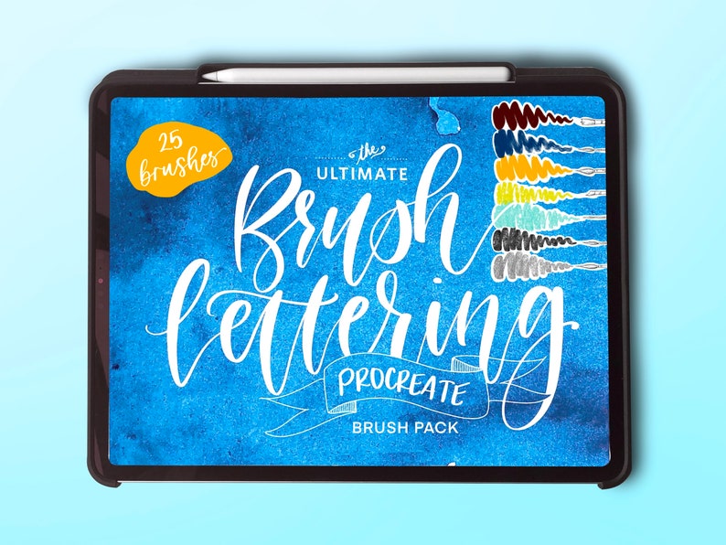 Puede incluir: Una pantalla de tableta azul que muestra un paquete de pinceles de arte digital para Procreate. El texto en la pantalla dice "The Ultimate Brush Lettering Procreate Brush Pack" y "25 Brushes". El paquete de pinceles incluye una variedad de trazos de pincel en diferentes colores.