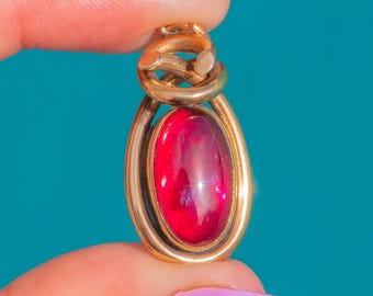 Antique 9ct Gold Foiled Garnet Cabochon Pendant
