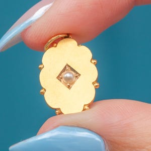 Antique 15ct Gold Pearl Scallop Edge Pendant